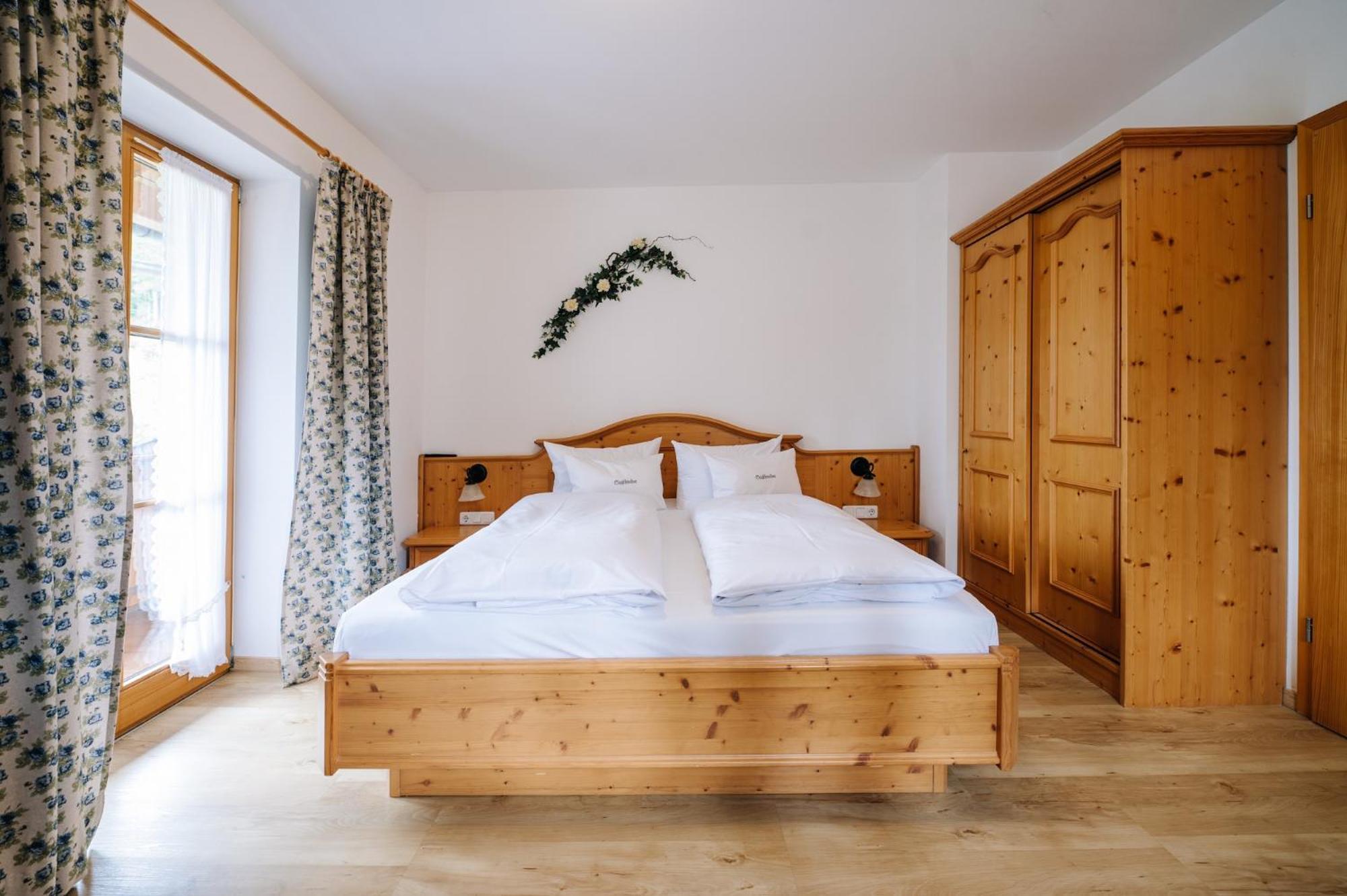 Zum Sagschneider Country house *