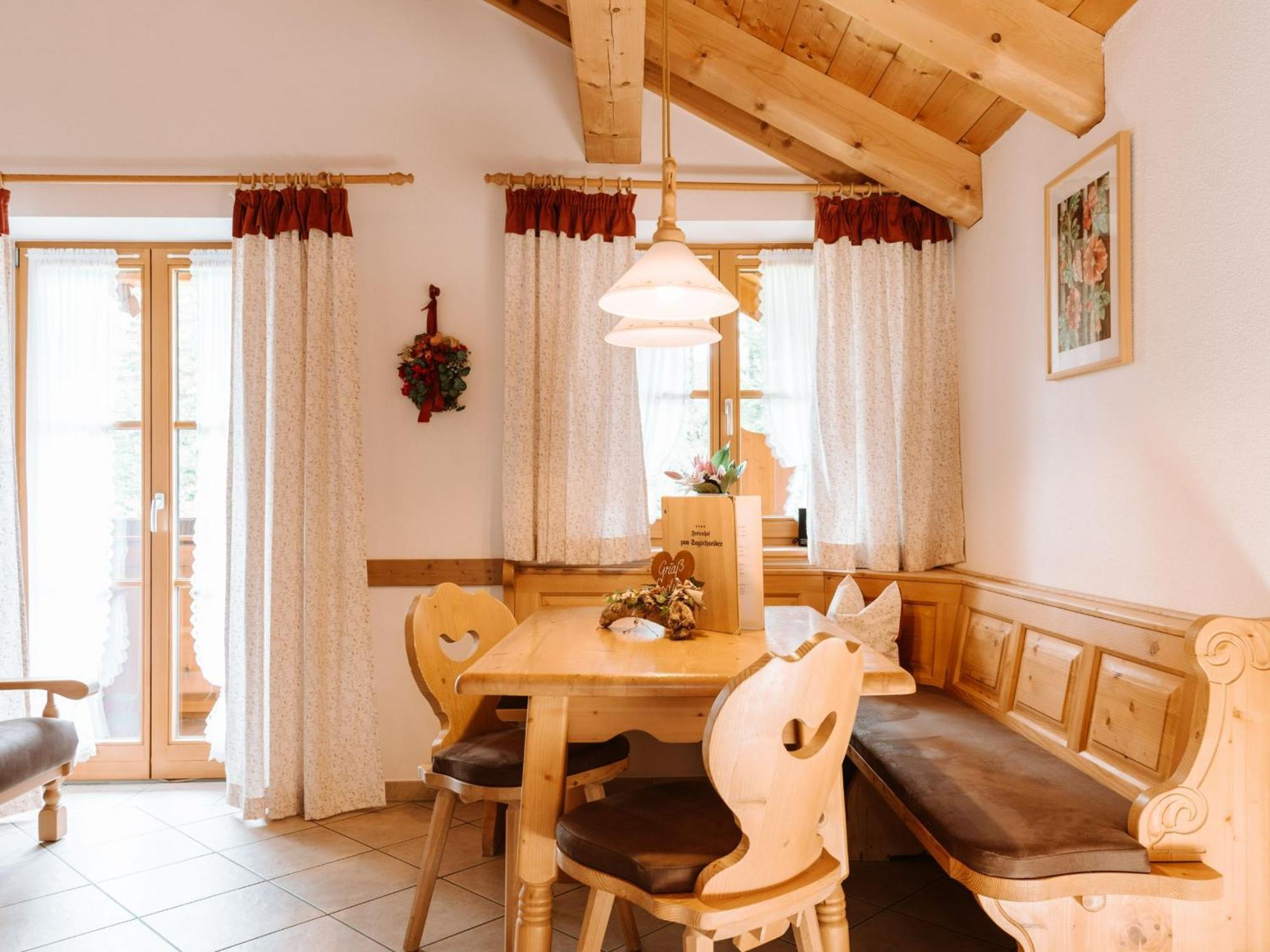 Zum Sagschneider Country house